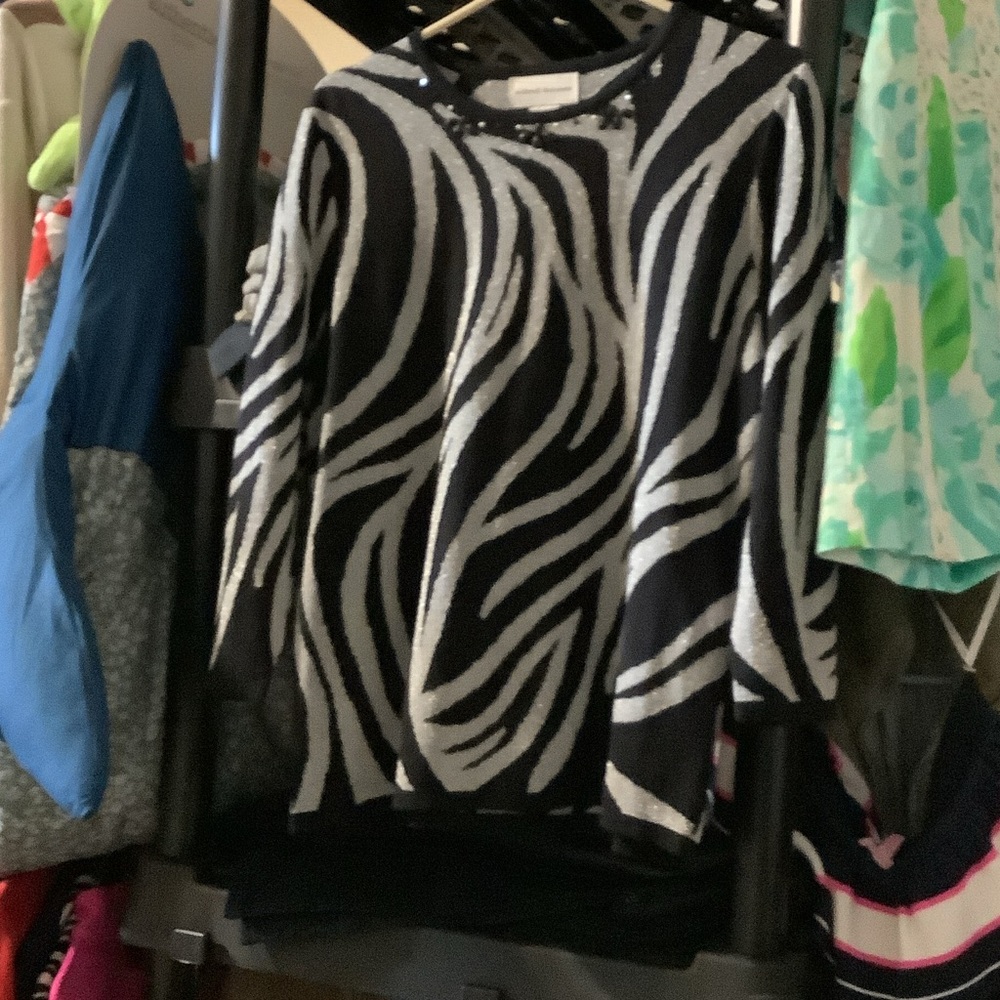 Alfred‎ Dunner Black and White Swirl Sweater